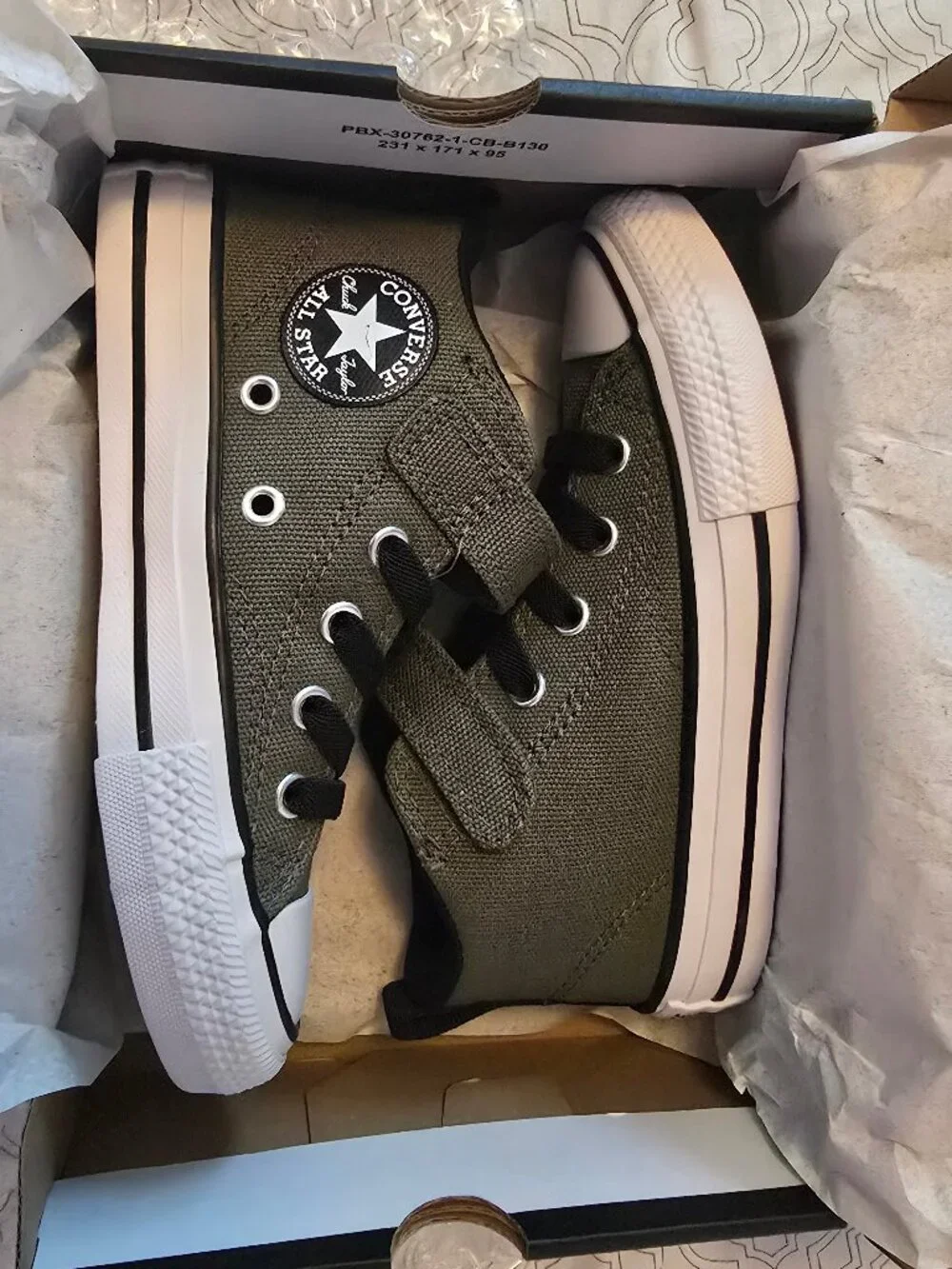 Green Converse CTAS Malden Street 1V Mid Youth Size 12